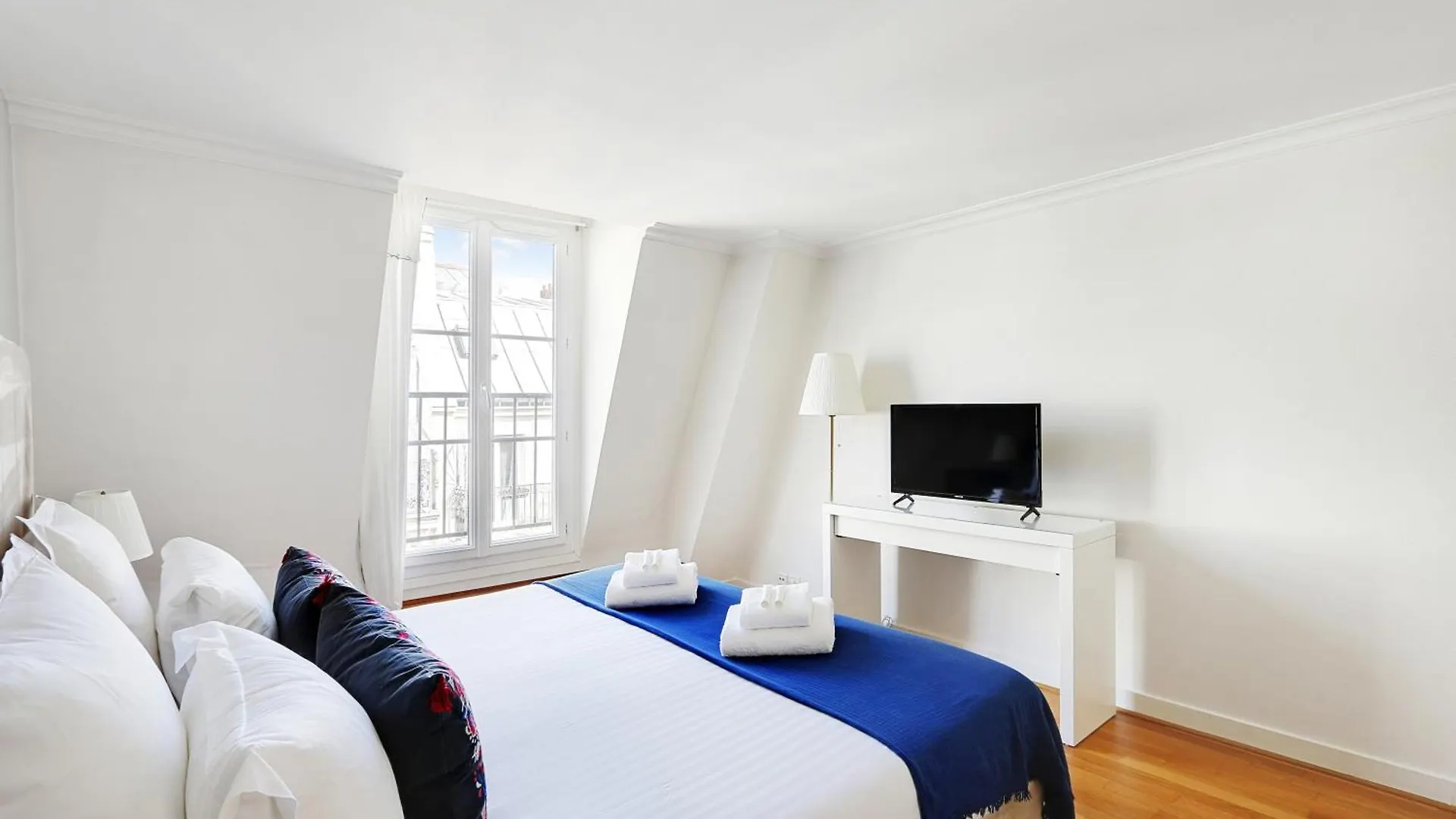 Pick A Flat's In Champs-elysees - Rue Ponthieu Paris