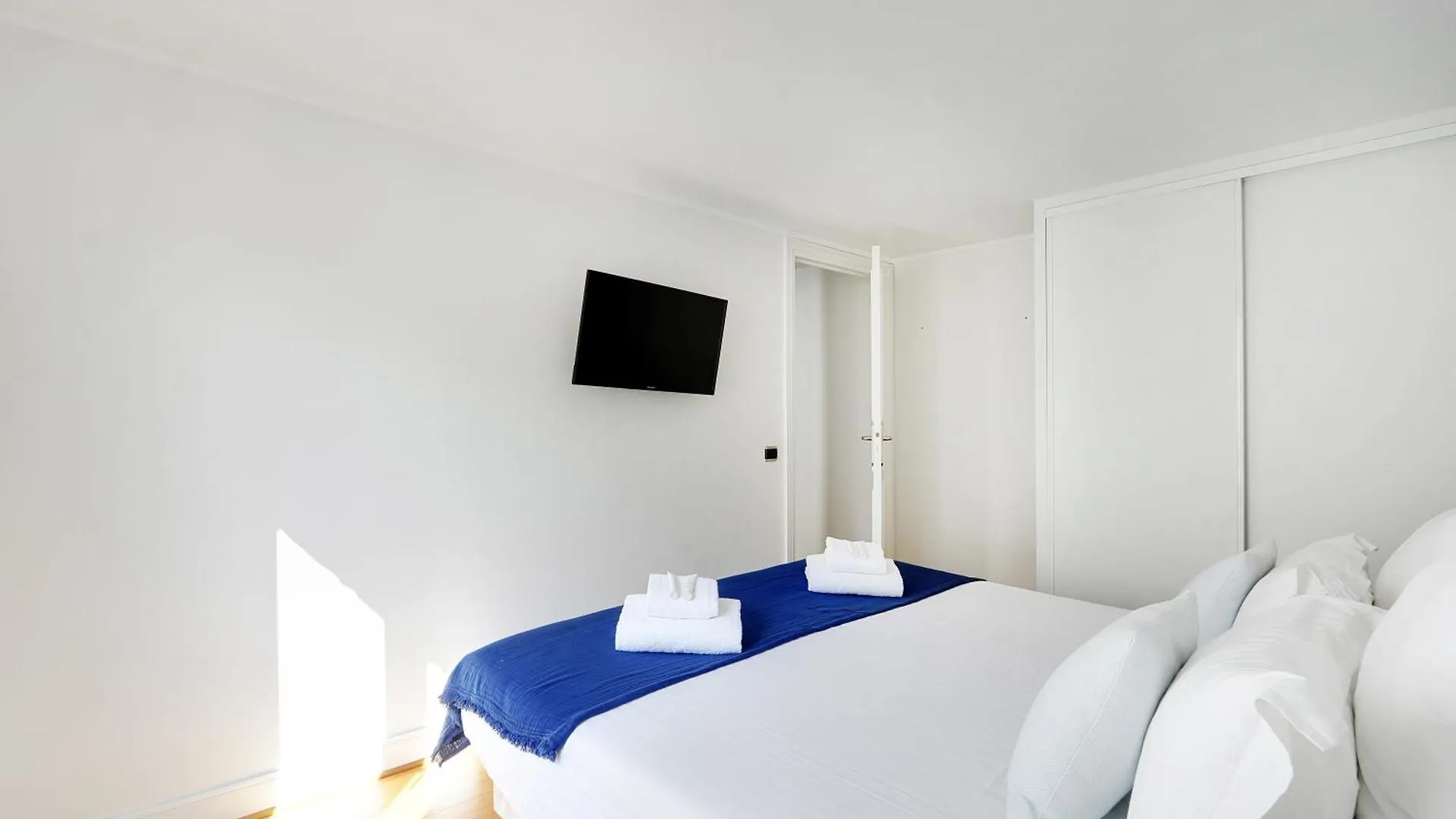 Pick A Flat's In Champs-elysees - Rue Ponthieu *