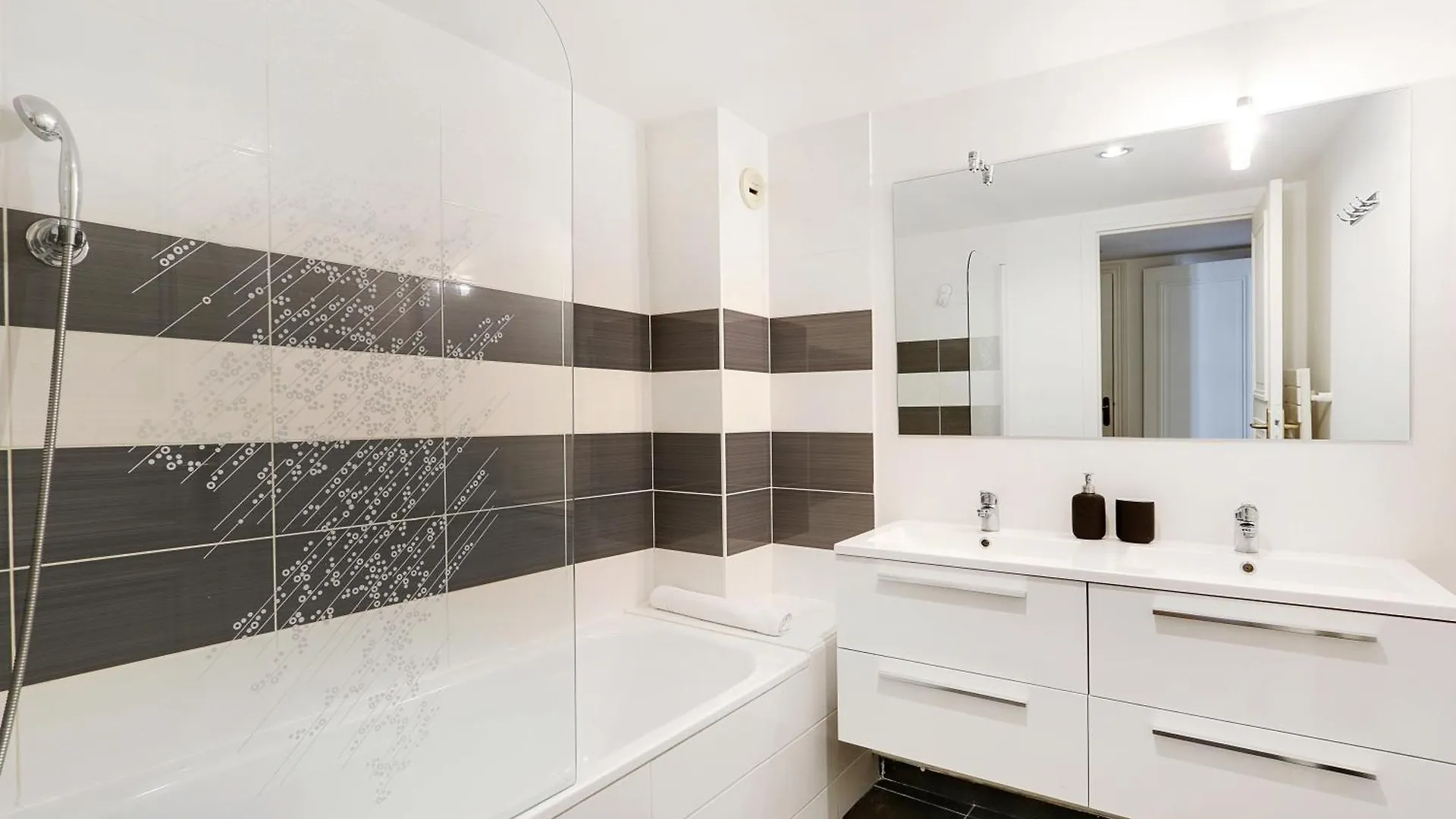 Pick A Flat's In Champs-elysees - Rue Ponthieu * פריז