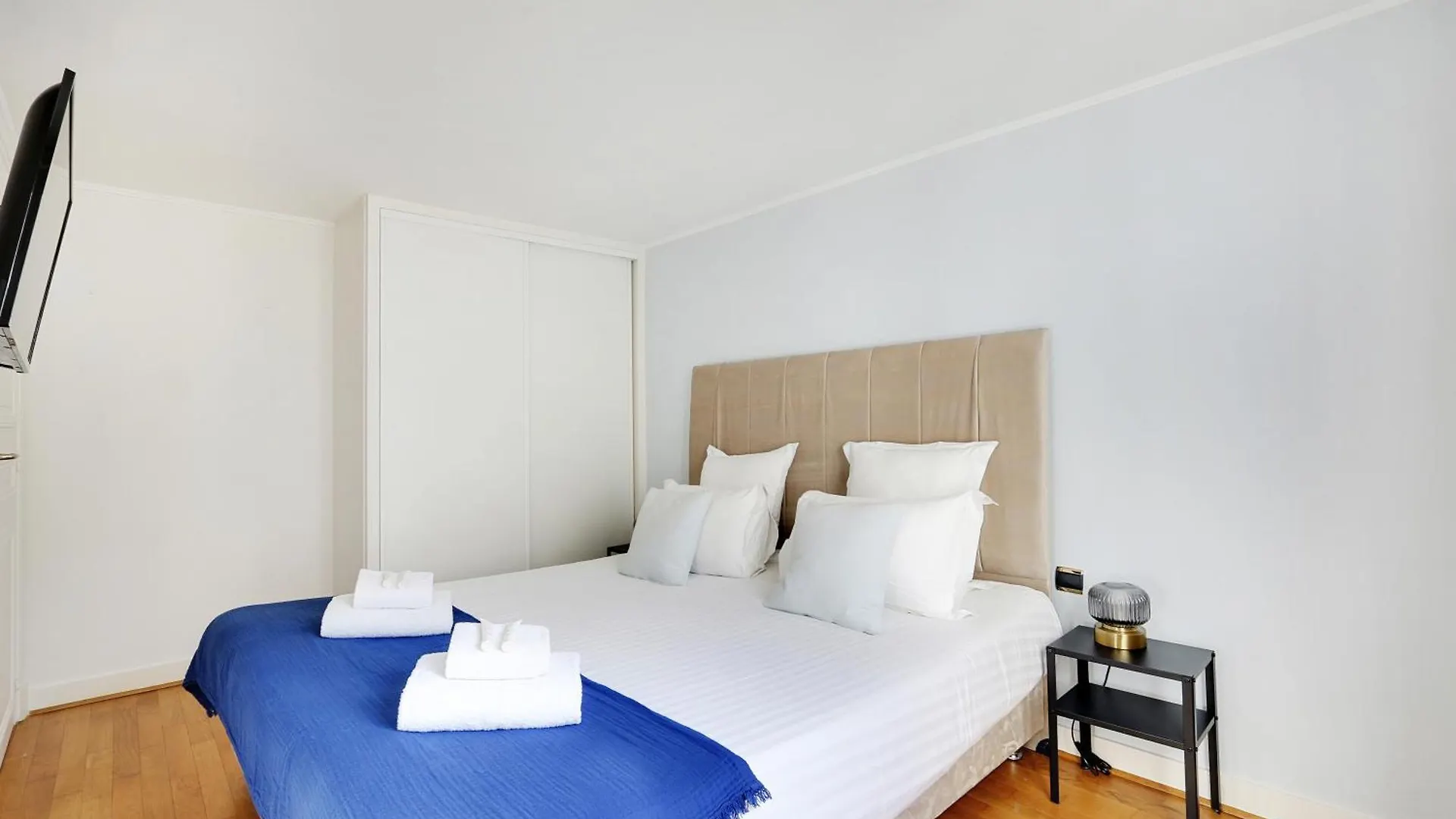 Pick A Flat's In Champs-elysees - Rue Ponthieu Apartment Paris
