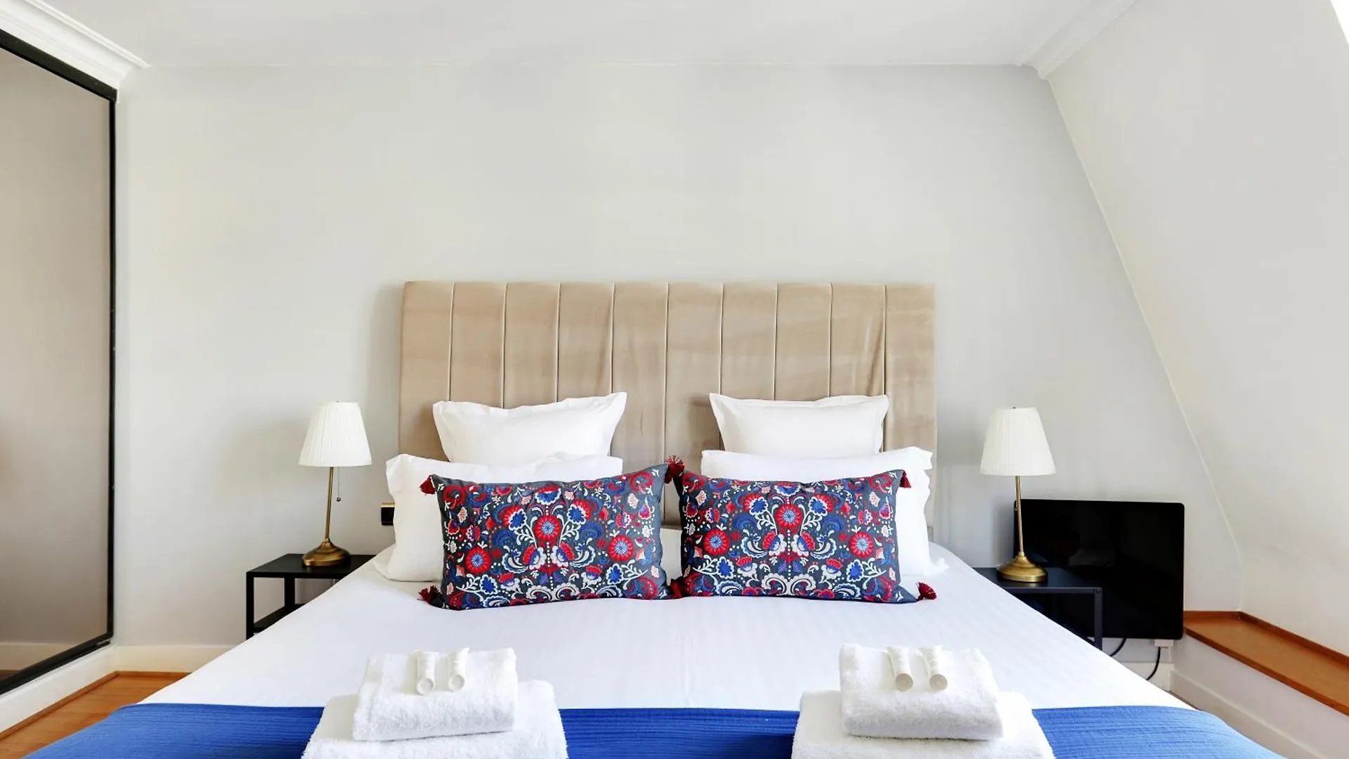 Pick A Flat's In Champs-elysees - Rue Ponthieu Paris